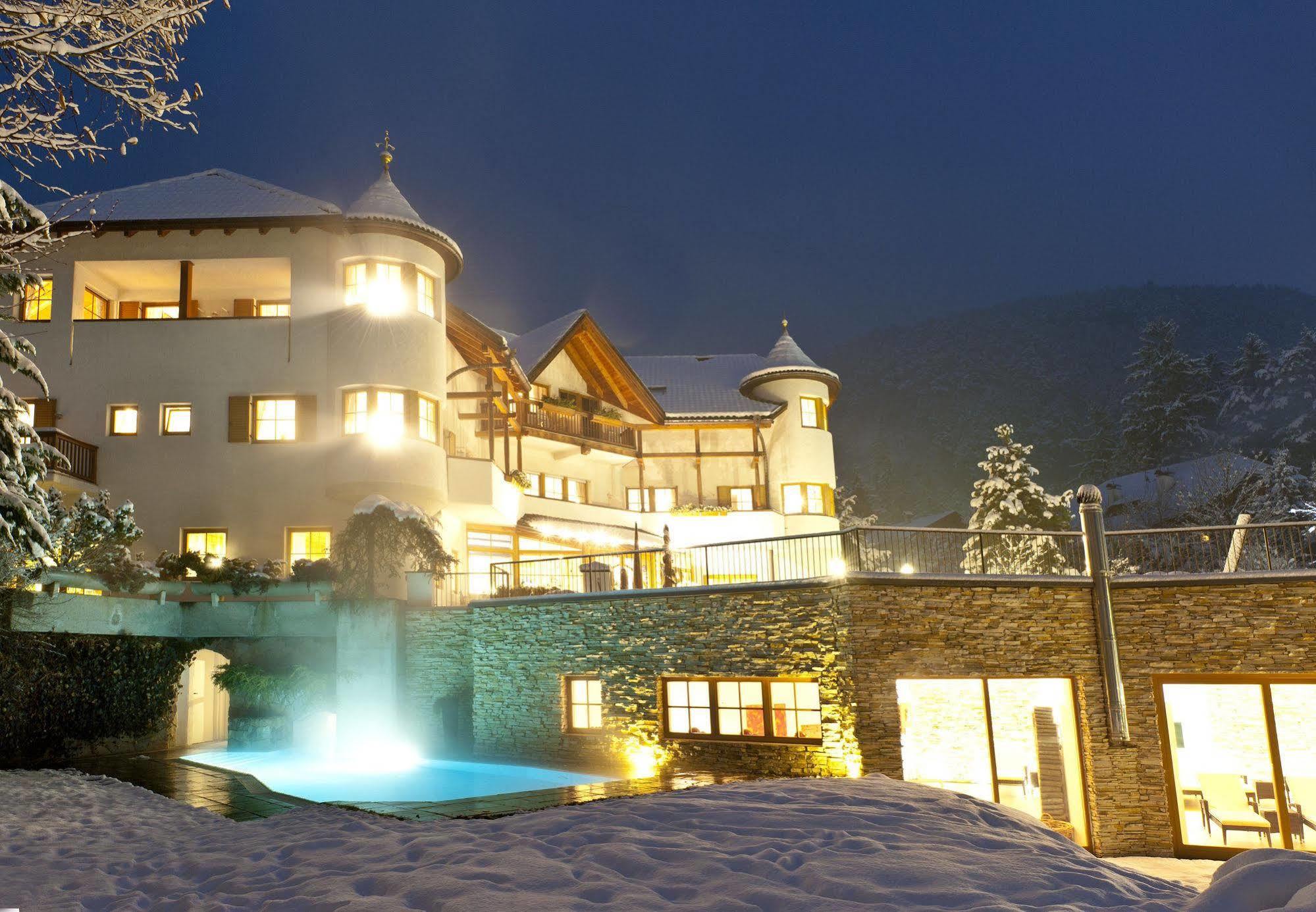 Taubers Bio Vitalhotel Chienes Exterior photo