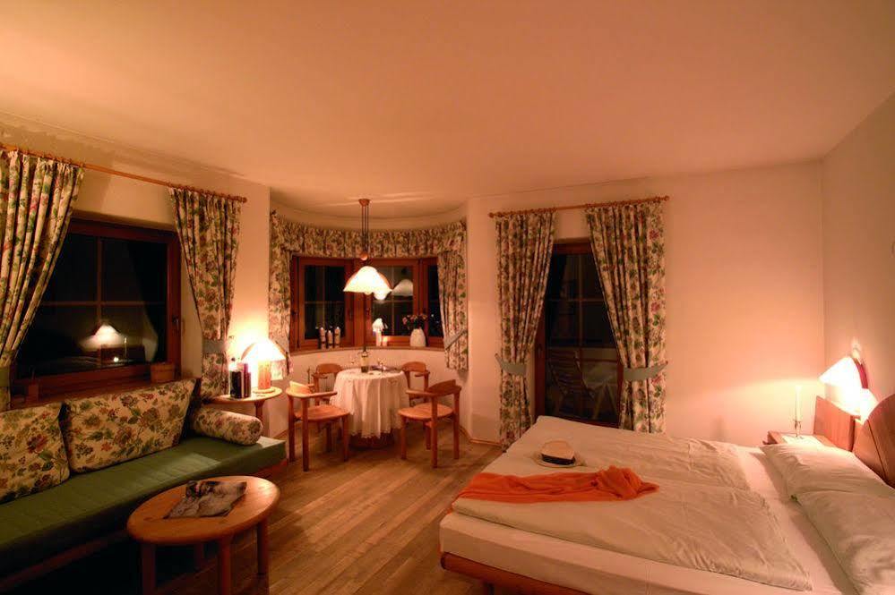 Taubers Bio Vitalhotel Chienes Exterior photo